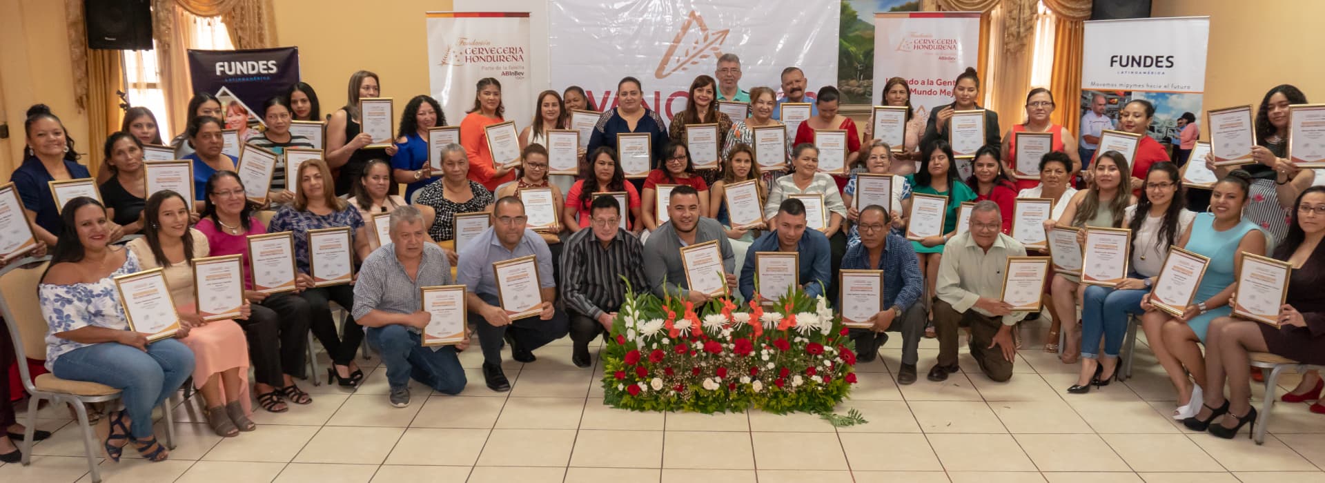 Colaboradores felices culminar un seminario en Cervecería Hondureña